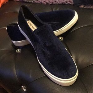 Kenzy Steve Madden Velvet Slip Ons
